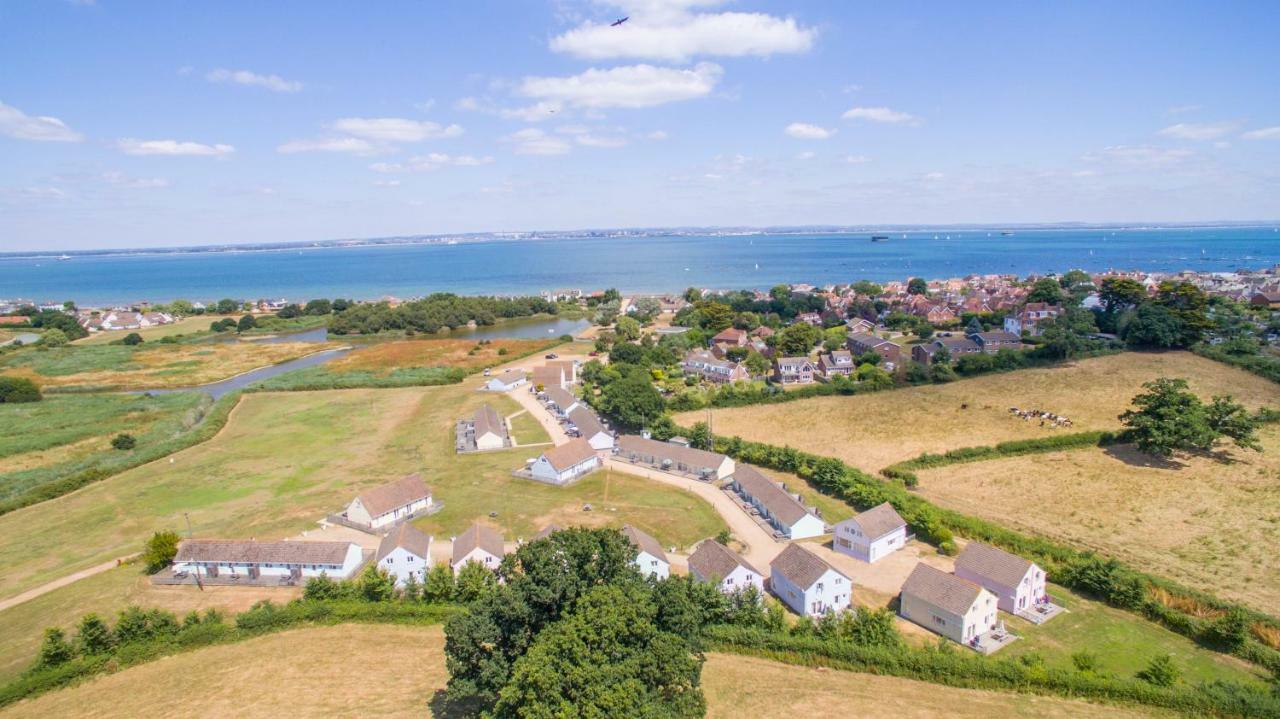 Seaview Holidays - Salterns Village Kültér fotó